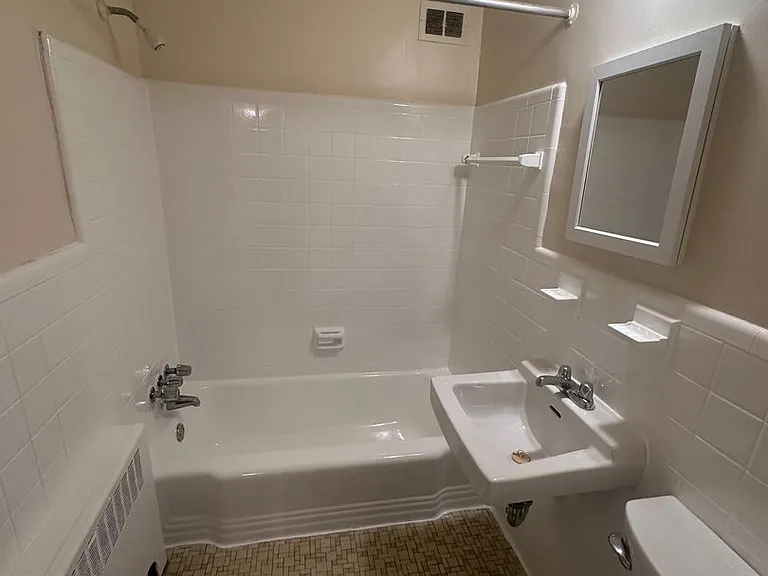 1521 E St SE — Photo 5
