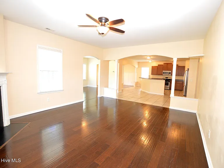 919 Stagecoach Dr — Photo 4