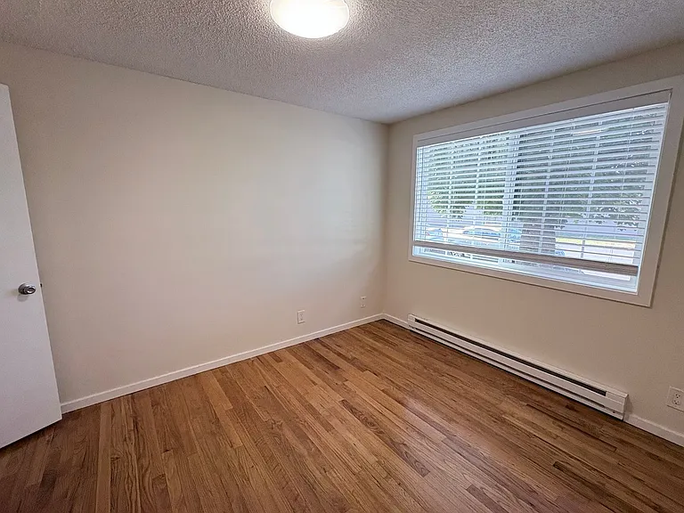 C2402 - Maple Court Apartments — Photo 6
