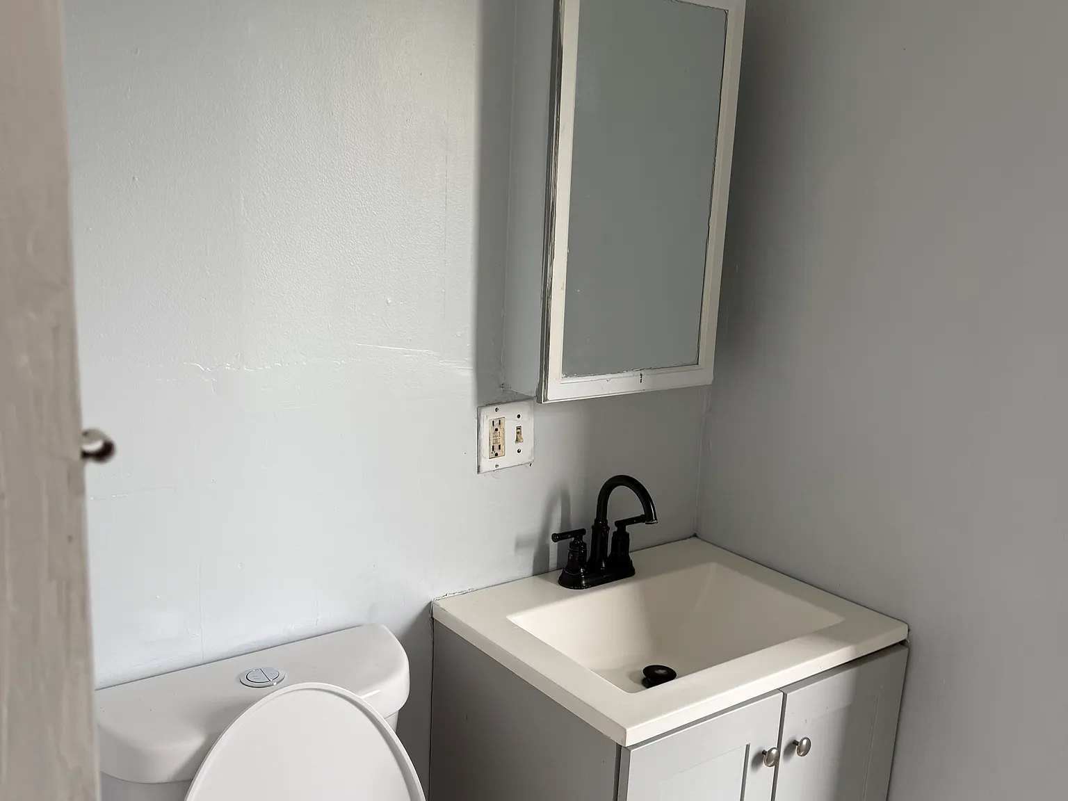 3 bed, 1050 sqft, $2,100 — Photo 2