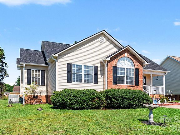 2nd image of 4008 Woodleigh Dr