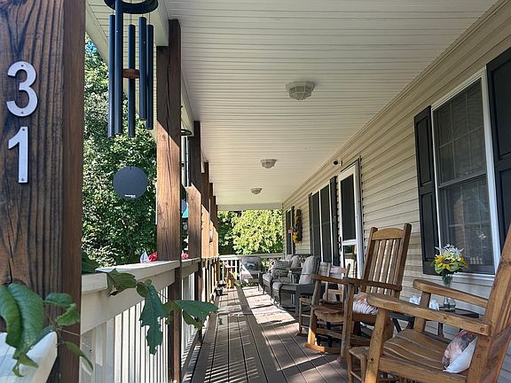 5th image of 31 Midway Dr