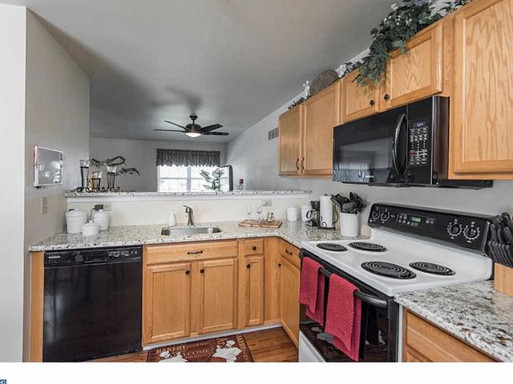 4th image of 409 Tartan Dr