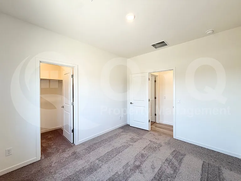 634 W Red Hawk Ct — Photo 15