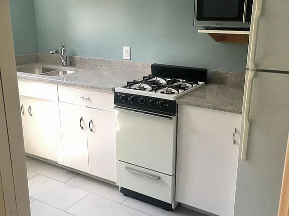 4th image of 3320 Fremont Ave S APT 204
