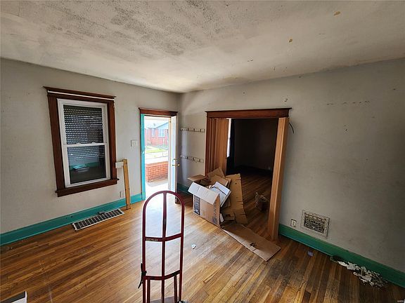 2nd image of 4653 Ray Ave