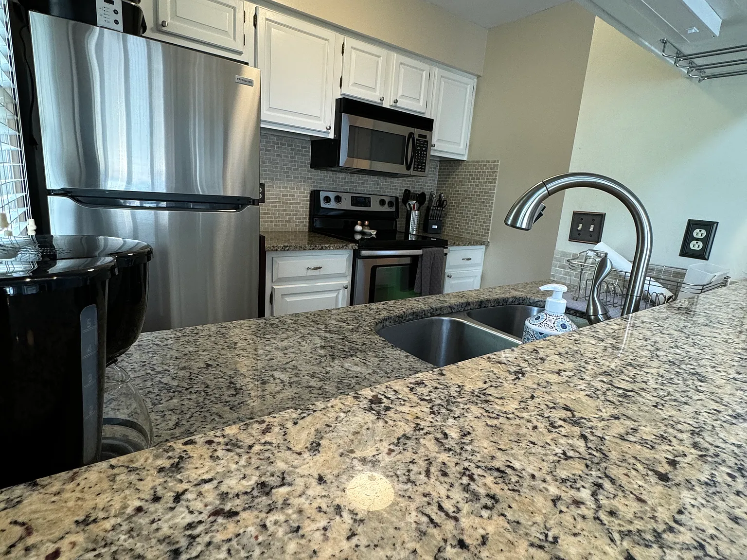 2 bed, 980 sqft, $2,750 — Photo 3