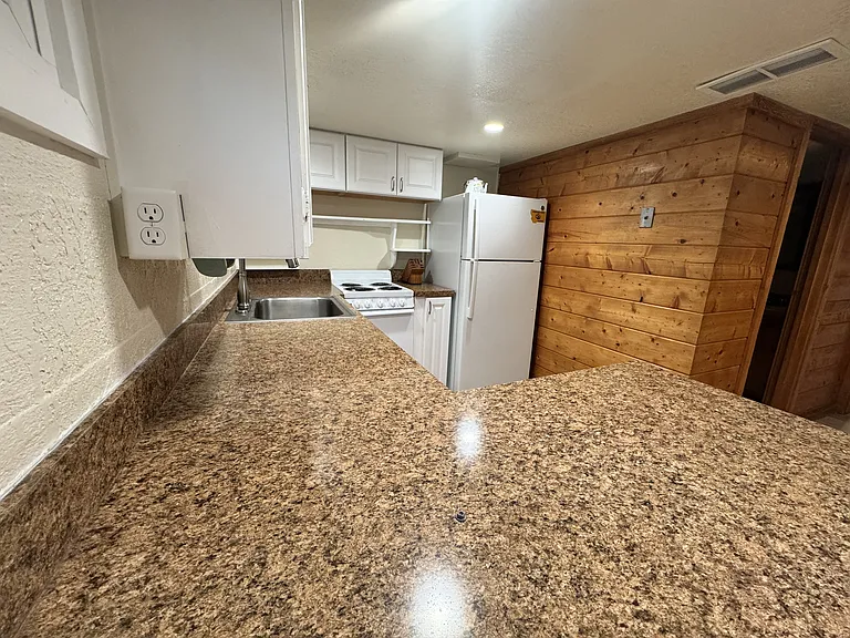 516 W Olive St — Photo 5