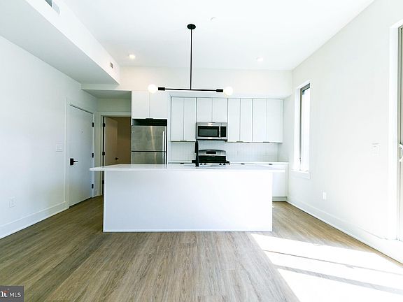 4th image of 630 Federal St #203