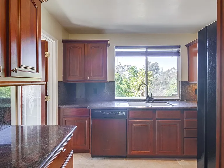4462 Arch St — Photo 9