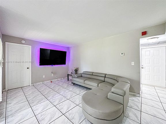 3rd image of 1055 N Franklin Ave #1055J