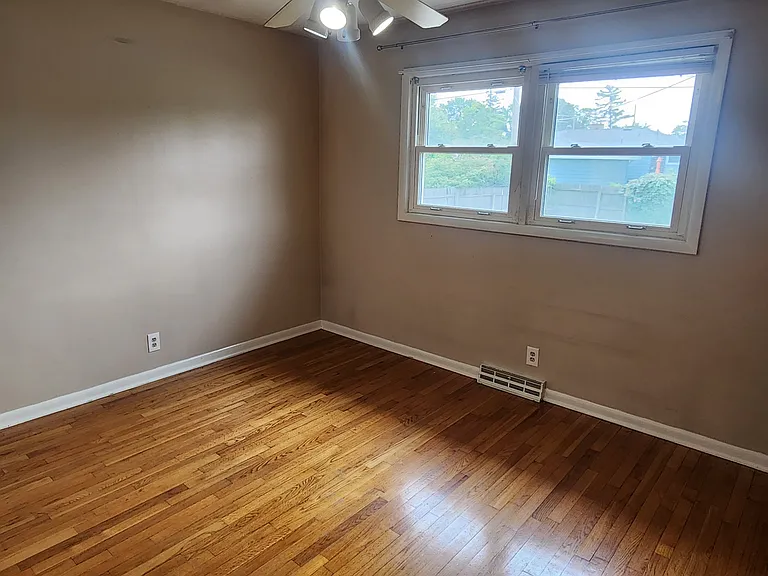 1240 Grant Ave — Photo 6
