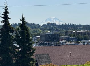 241 W Bay Dr NW #B, Olympia, WA 98502