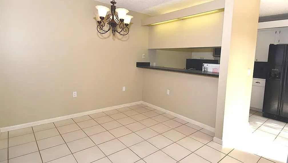 2 bed, 2.5 bath, 1217 sqft, $2,200 — Photo 2