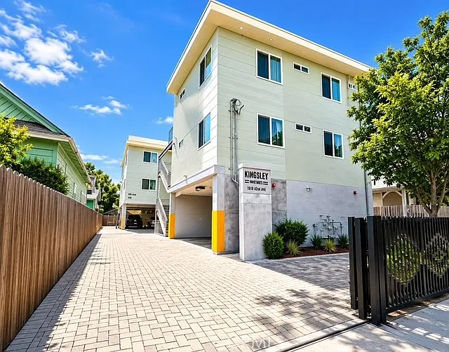 1127 S Kingsley Dr #1/2 — Photo 1