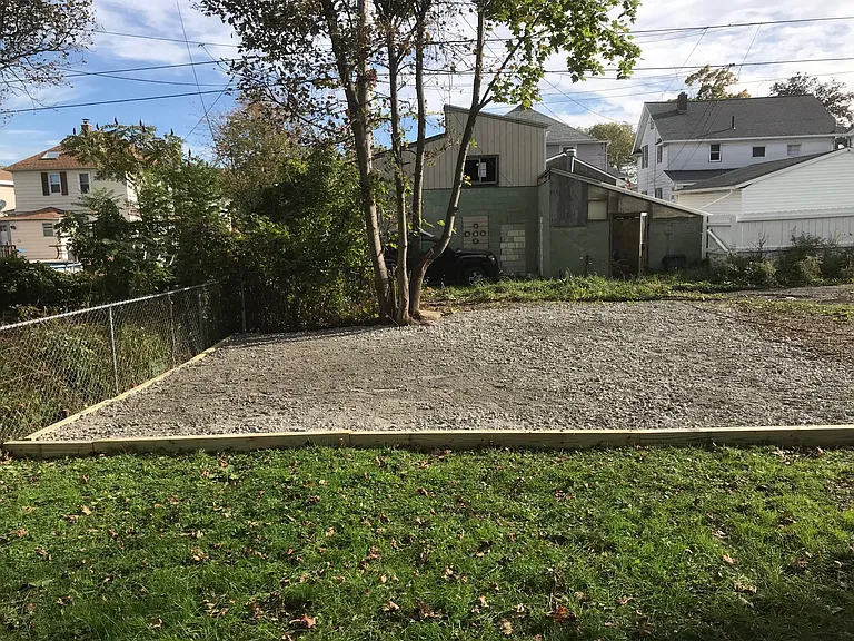 1055 Rankine Ave — Photo 18
