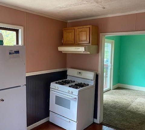 3rd image of 427 Lincoln Ave NW