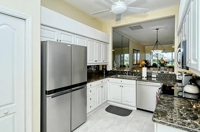 9480 Forest Hills Cir — Photo 8