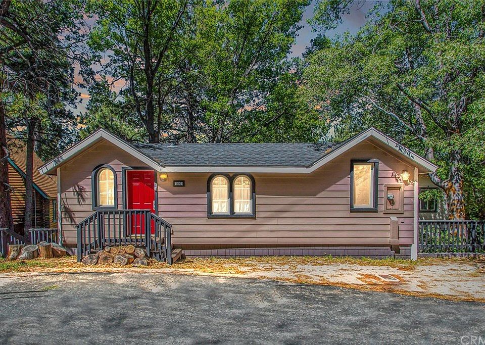 1st image of 590 Oak Knoll Cir