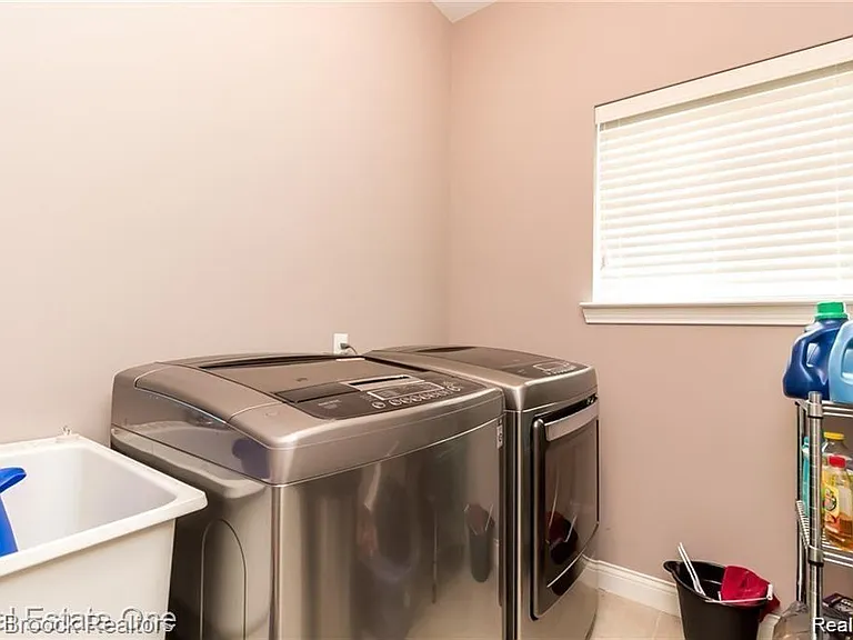 2806 Benjamin Ave — Photo 14
