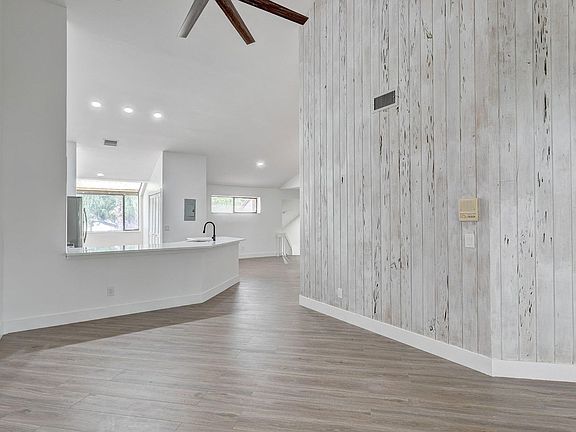 4th image of 205 Sea Oats Dr