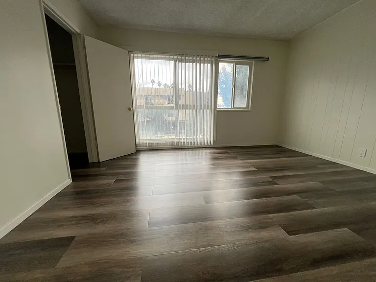 741 S Hobart Blvd — Photo 14