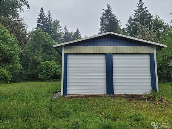 5th image of 120 & 122 Wennassee Loop