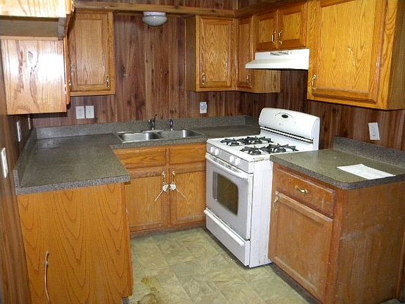 3rd image of 10919 Oakview Dr