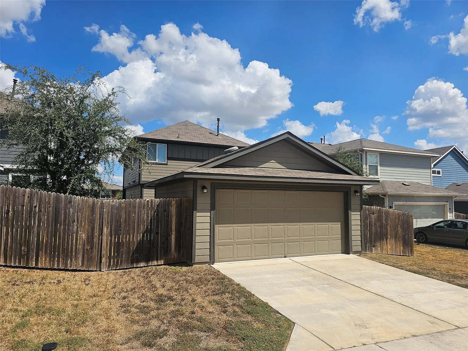 3 bed, 2.5 bath, 1346 sqft, $2,000 — Photo 2