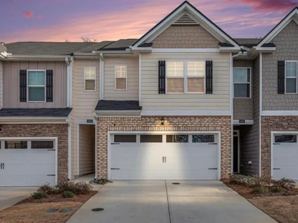 1026 King Iron Dr, Lawrenceville, GA 30045