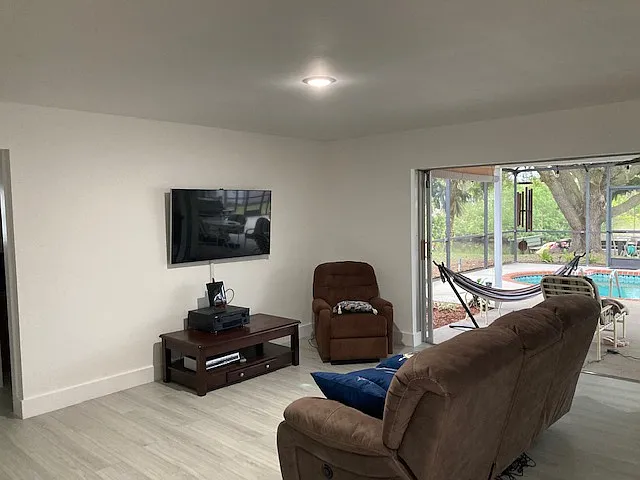 3 bed, 1428 sqft, $4,900 — Photo 3