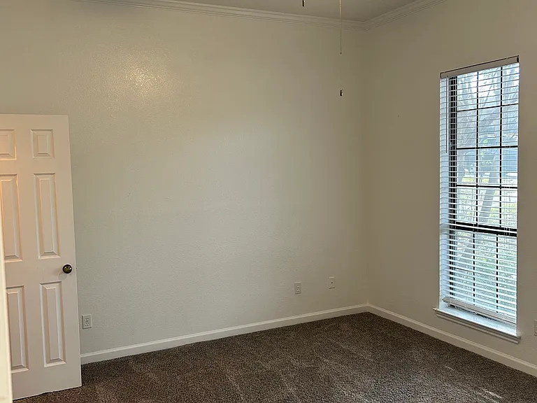 801 Summit Dr — Photo 3