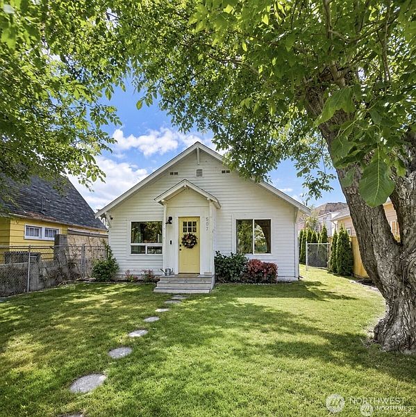 2nd image of 507 E Wapato Avenue