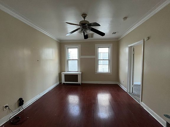 5th image of 1572-74 Leslie St #2R