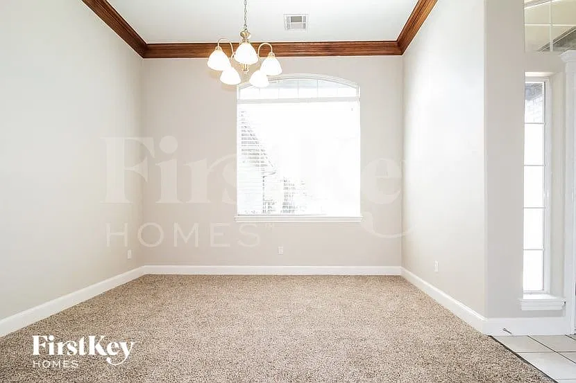 4 bed, 3.0 bath, 2584 sqft, $2,870 — Photo 4