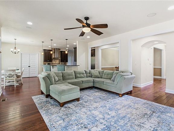 5th image of 1716 Mount Airy Ct