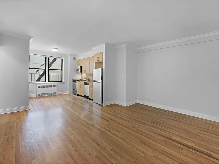 108 W 15th St #5C — Photo 2