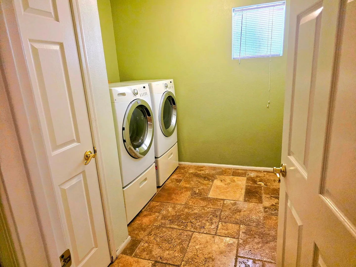 4 Bed 2.5 Bath- 42nd St & Shea- Pool- Move in special — Photo 4