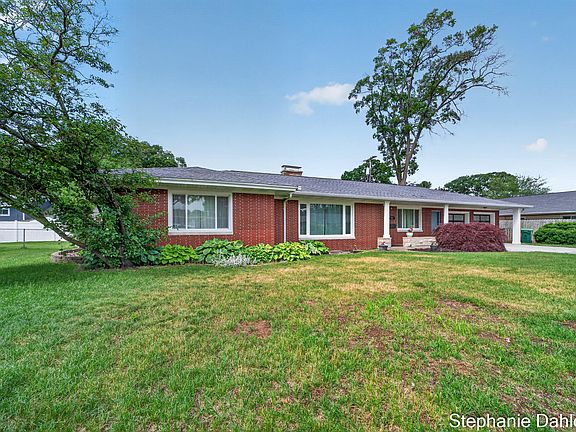 5th image of 621 E Sunset Dr