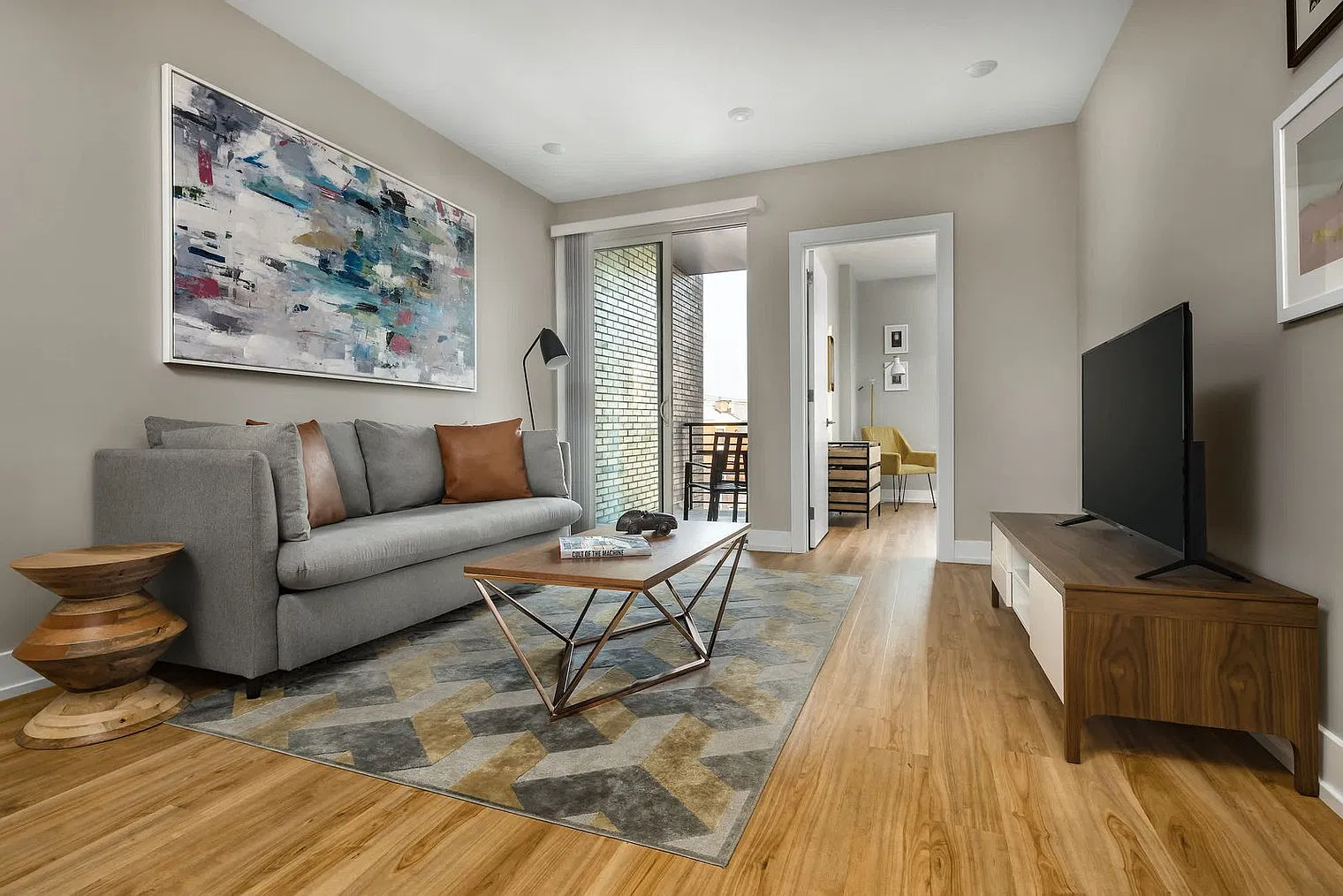 1 bed, 1.0 bath, 645 sqft, $2,564 — Photo 2