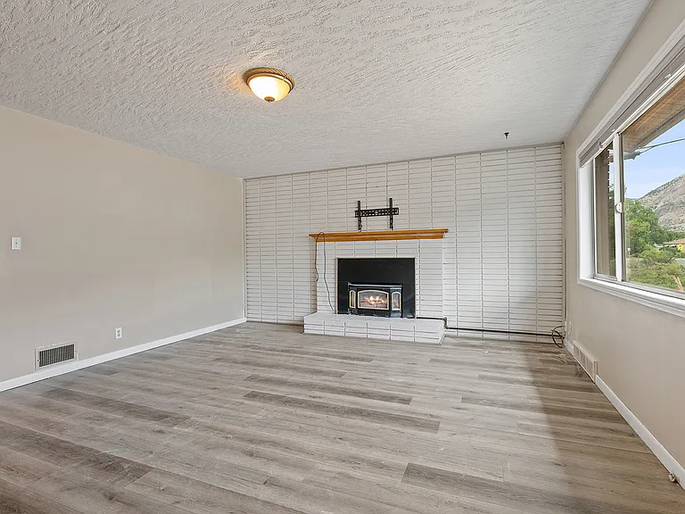 525 Monroe Blvd — Photo 3