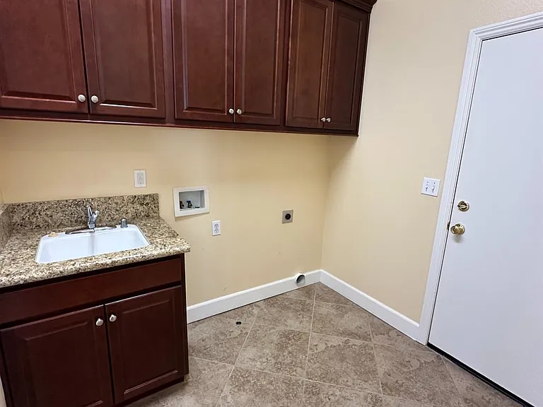 768 Quincy Ave — Photo 19