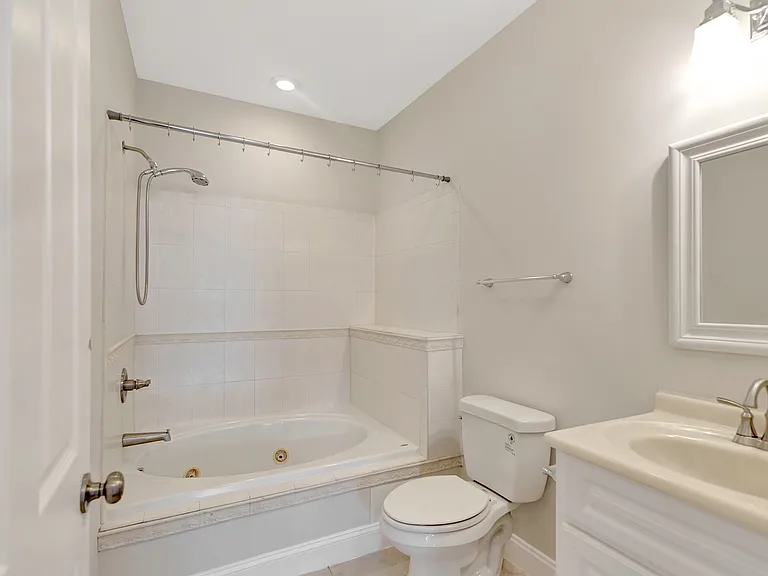 1129 Washington Blvd — Photo 2