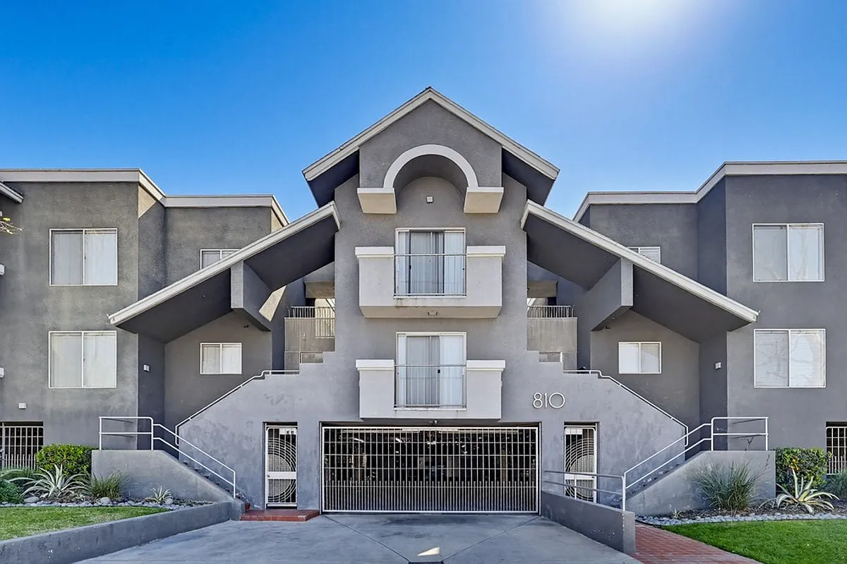 Building Photo - 810 Crenshaw