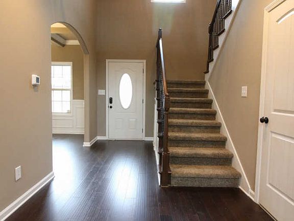 2nd image of 16 Mills Dr