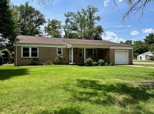 2001 S Ridgewood Dr, Wichita, KS 67218