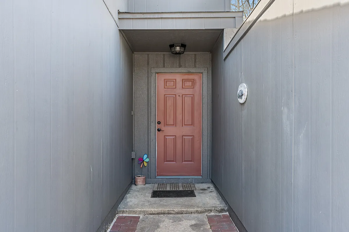 Building Photo - 5576 Greatpine Ln S
