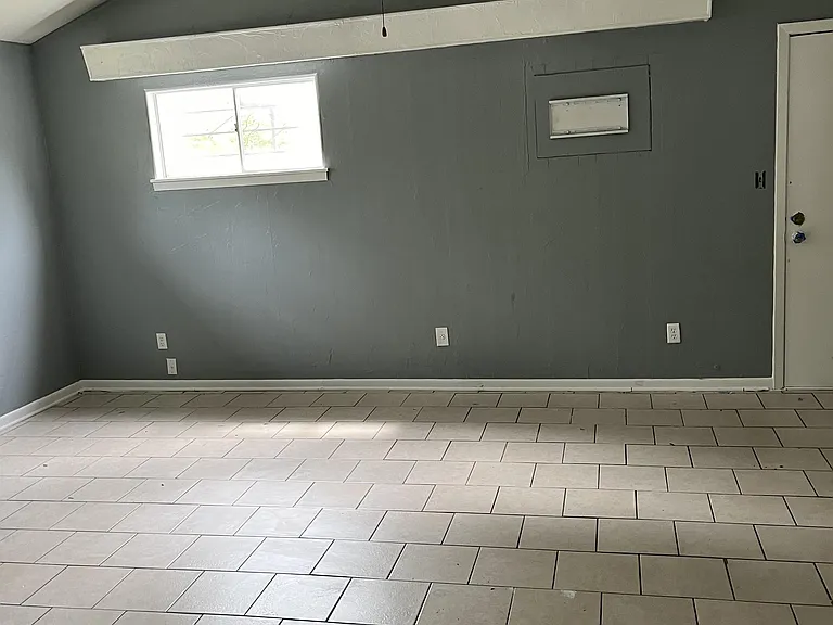 2943 Hillcrest Ave — Photo 8