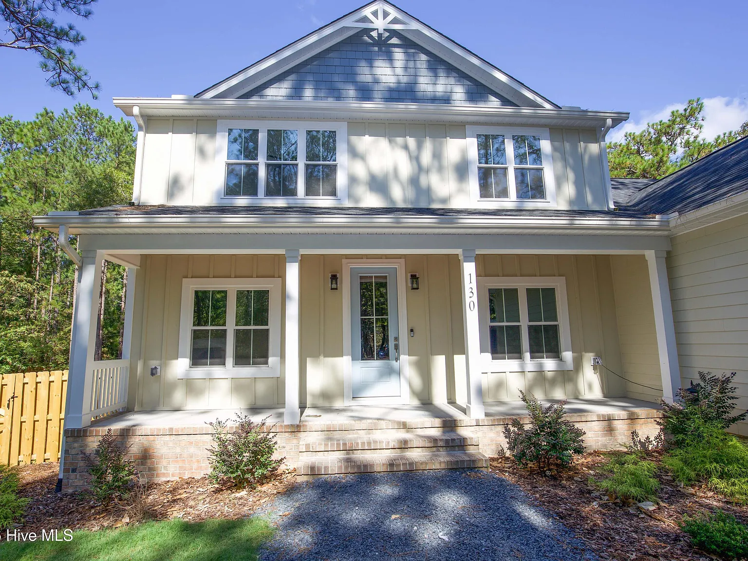 5 bed, 3.5 bath, 3393 sqft, $3,400 — Photo 2
