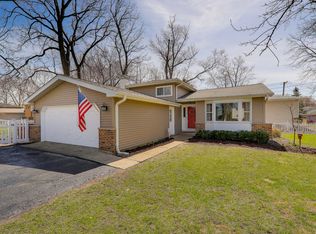 26W177 Mayflower Pl, Wheaton, IL 60187